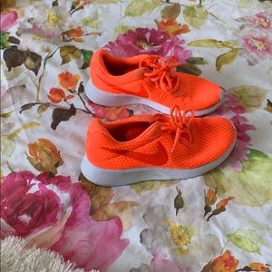 Nike trainers, women’s size 7.5.